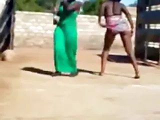 Mladih porno online, afrički ples djevojaka porno ruskinje incest