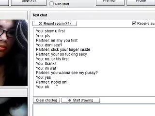 Mane asian teen igrati s kose maca na chatroulette