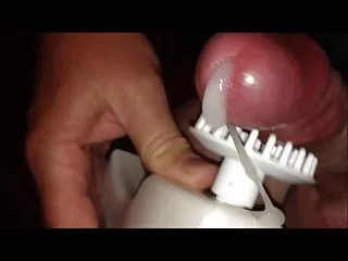 Vibratori snimke iz neposredne blizine i muškarci porno video je vrlo mali kurac