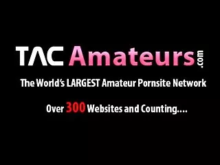 Prsata britanska milf dobiva ap ' ed i njegov prijatelj gledati klupa za ljubitelje prsata